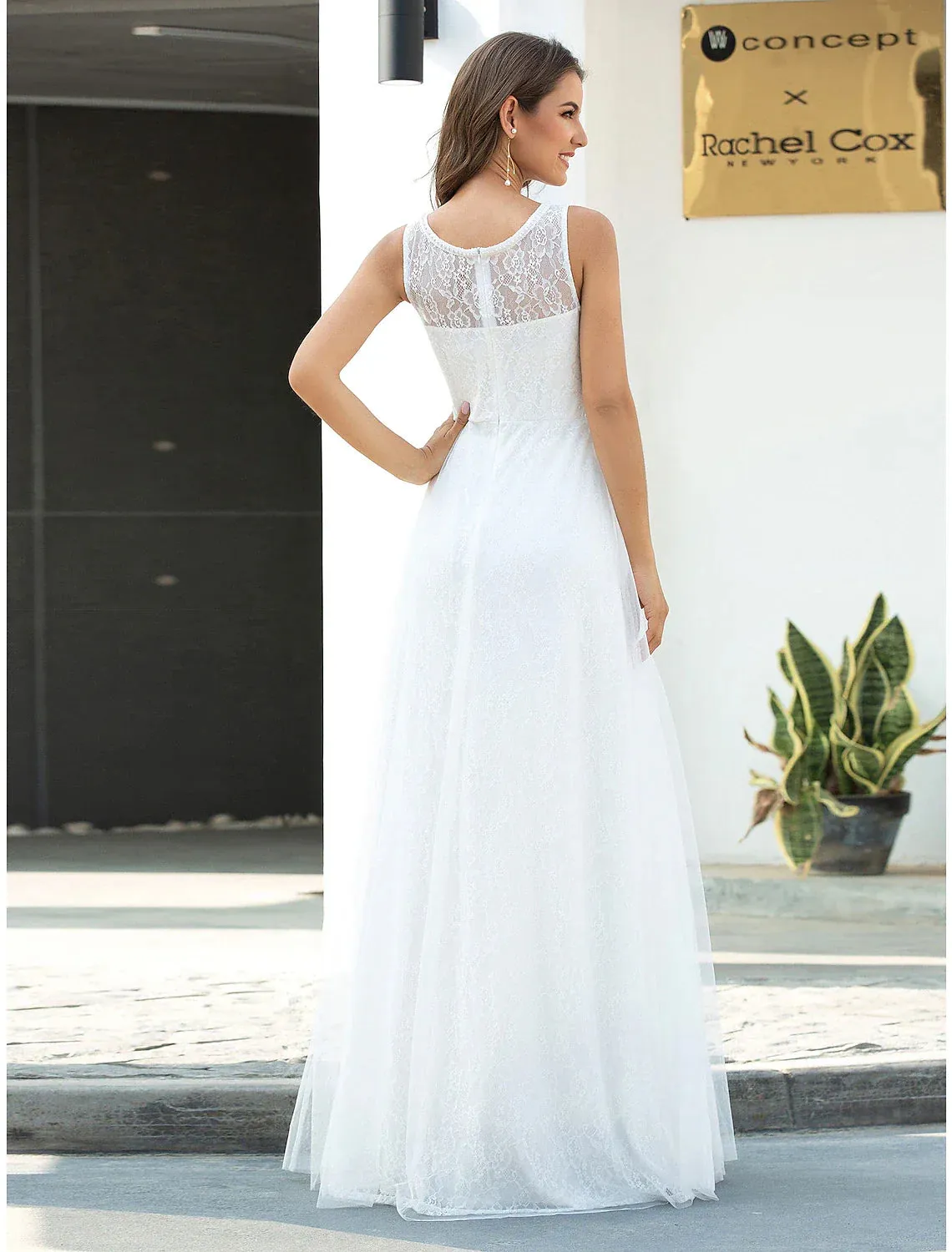Beach Wedding Dresses A-Line Scoop Neck Sleeveless Floor Length Lace Bridal Gowns With Lace 2023 Summer Wedding Party